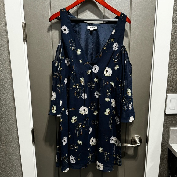 💙✨BB Dakota✨💙 Size Medium Blue Dress Flow Sleeves Mini V Neck - Picture 2 of 5